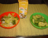 Foto del paso 1 de la receta: Crema de lechuga y aguacate