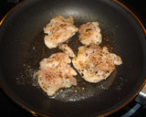 Foto del paso 1 de la receta: Ensalada fresca de pollo, alcaparras y piñones