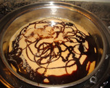 Foto del paso 4 de la receta: Flan de huevo con dulce de leche y chocolate
