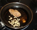 Foto del paso 3 de la receta: Conejo con frutos secos en salsa