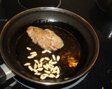 Foto del paso 3 de la receta: Conejo con frutos secos en salsa