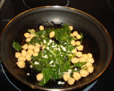 Foto del paso 1 de la receta: Tortilla de garbanzos y acelgas