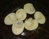 Foto del paso 3 de la receta: Ensalada con huevos rellenos
