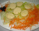 Foto del paso 5 de la receta: Ensalada con huevos rellenos
