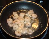 Foto del paso 2 de la receta: Calabacín relleno de gambas
