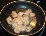 Foto del paso 2 de la receta: Calabacín relleno de gambas