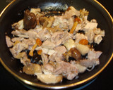 Foto del paso 1 de la receta: Ensalada de lechuga, setas y cabrito asado
