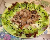 Foto del paso 4 de la receta: Ensalada de lechuga, setas y cabrito asado