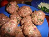 Albóndigas de res en caldo con verduras