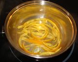 Foto del paso 4 de la receta: Piel de naranja acaramelada con chocolate