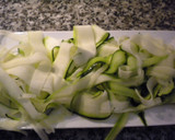 Foto del paso 1 de la receta: Chips de calabacín y patatas