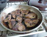 Foto del paso 4 de la receta: Hígado de ternera con salsa bearnesa