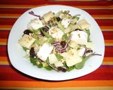 Foto del paso 4 de la receta: Ensalada de quesos con miel