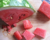 Foto del paso 1 de la receta: Brochetas de melones al oporto