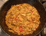 Foto del paso 5 de la receta: Arroz con conejo y champiñones