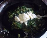 Foto del paso 3 de la receta: ACELGA SALTEADA CON CAZUELA DE MARISCOS