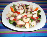 Foto del paso 2 de la receta: Ensalada de lechugas con salpicón de mariscos