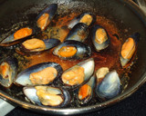 Foto del paso 2 de la receta: Sepietas con mejillones