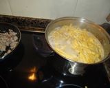 Foto del paso 1 de la receta: Fetuccini con jamón, carne y piñones