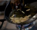 Foto del paso 1 de la receta: Merluza de pincho a la plancha con salsa verde