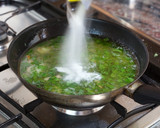 Foto del paso 2 de la receta: Merluza de pincho a la plancha con salsa verde