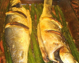 Foto del paso 3 de la receta: Lubina con espárragos