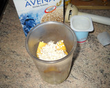 Foto del paso 1 de la receta: Batido de copos de avena con fruta, pasas y yogur