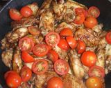 Foto del paso 4 de la receta: Alitas de pollo con tomates cherry