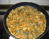 Foto del paso 5 de la receta: Tortilla de verduras con maíz y pasas