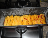Foto del paso 1 de la receta: Bizcocho de cocacola con base caramelizada de nectarina