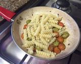 Foto del paso 4 de la receta: Pasta con olivas y anchoa