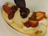 Banana split con helado de vainilla