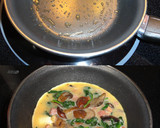 Foto del paso 7 de la receta: Tortilla de espinacas y setas con jamón