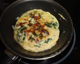 Foto del paso 8 de la receta: Tortilla de espinacas y setas con jamón
