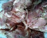 Foto del paso 1 de la receta: Muslos de pollo al limón con verduras y ensalada
