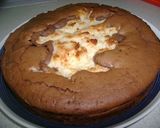 Foto del paso 5 de la receta: Torta de chocolate con corazón de coco y condensada