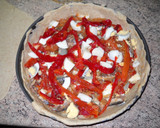 Foto del paso 7 de la receta: Empanada de sardinas, pimientos rojos y huevos duros