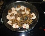 Foto del paso 3 de la receta: Hojaldre de gambas y champiñones
