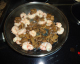 Foto del paso 3 de la receta: Hojaldre de gambas y champiñones