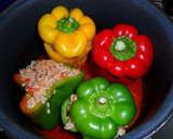 Foto del paso 7 de la receta: Pimientos tricolor rellenos en salsa de tomate