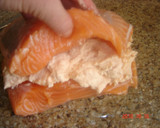 Foto del paso 3 de la receta: Salmón relleno de su mouse con salsa de mango