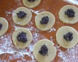 Foto del paso 3 de la receta: Oznei Haman, pastelitos rellenos de semillas de amapola y almíbar de limón