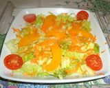 Foto del paso 3 de la receta: Ensalada con palitos de cangrejo y melocotón