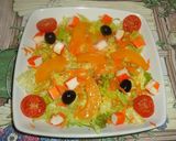 Foto del paso 4 de la receta: Ensalada con palitos de cangrejo y melocotón
