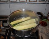 Foto del paso 1 de la receta: Calabacines rellenos de salchichas de ave