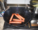 Foto del paso 2 de la receta: Calabacines rellenos de salchichas de ave