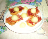 Foto del paso 3 de la receta: Canapés de jamón y melón