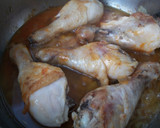 Foto del paso 2 de la receta: Guiso de muslos de pollo con pimiento y tallarines
