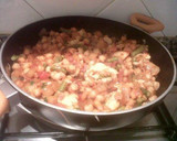 Foto del paso 4 de la receta: Sorpresa de garbanzos con pollo, cilantro y limón