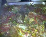 Foto del paso 3 de la receta: Chuletitas de cerdo sobre colchón de verduras